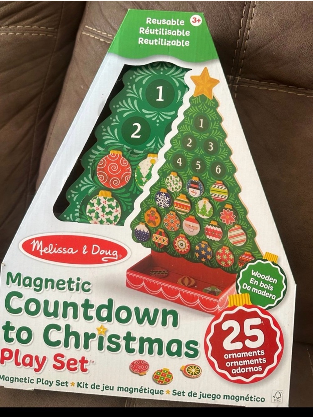 Melissa & Doug Green Magnetic Countdown to Christmas Play Set with Red Accents